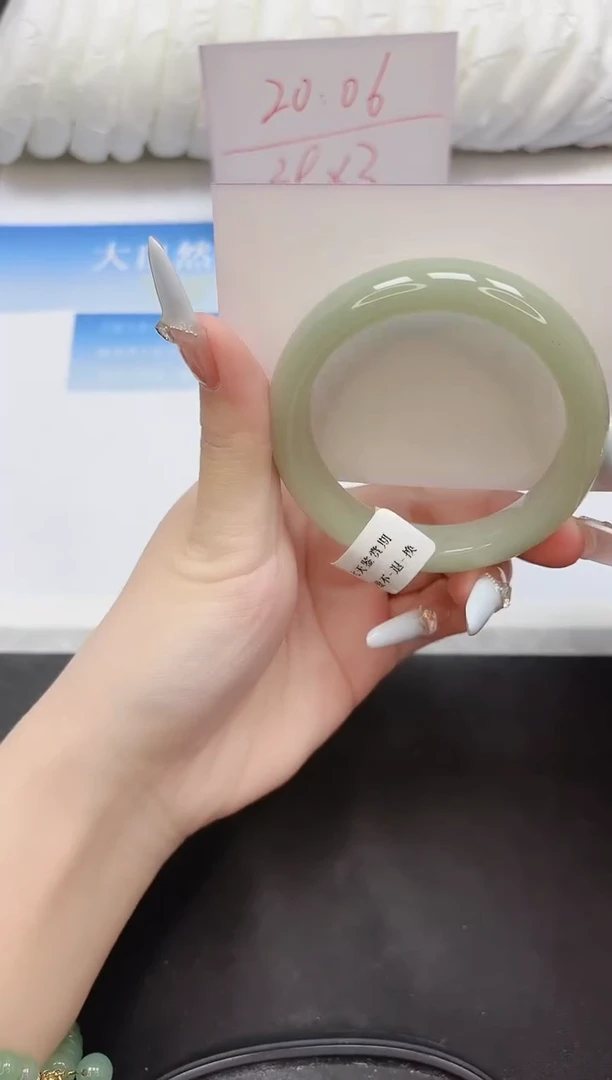 未镶嵌手镯石英质玉67-54