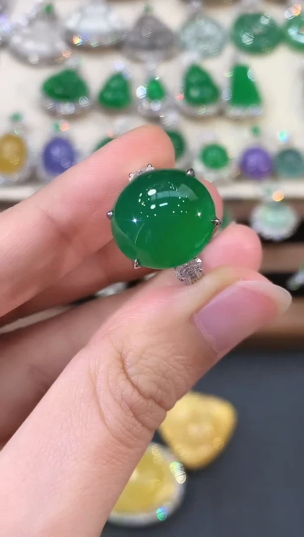 翡翠戒指18K金镶嵌可*D56