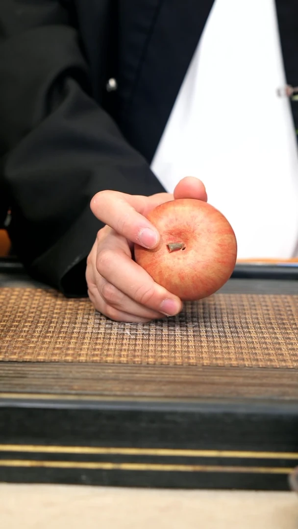 6《紫砂苹果》摆件