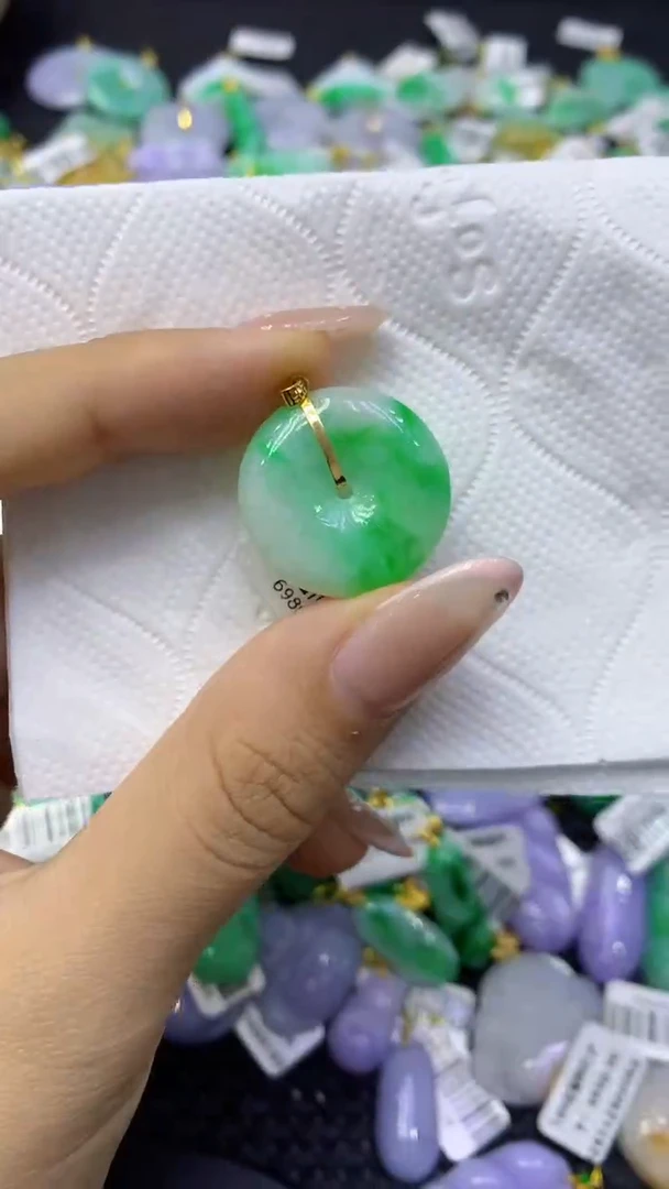 颈饰18K金镶嵌翡翠天然缅甸翡翠A货