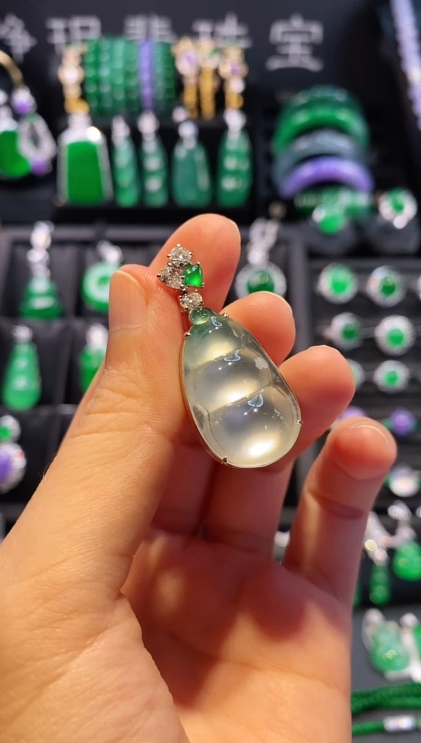 翡翠18K金镶嵌吊坠(不含链)福豆吊坠5040806