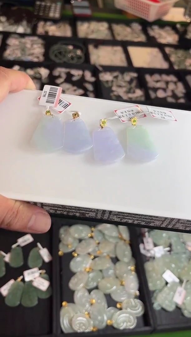 颈饰18K金镶嵌翡翠12795/多样性发一个