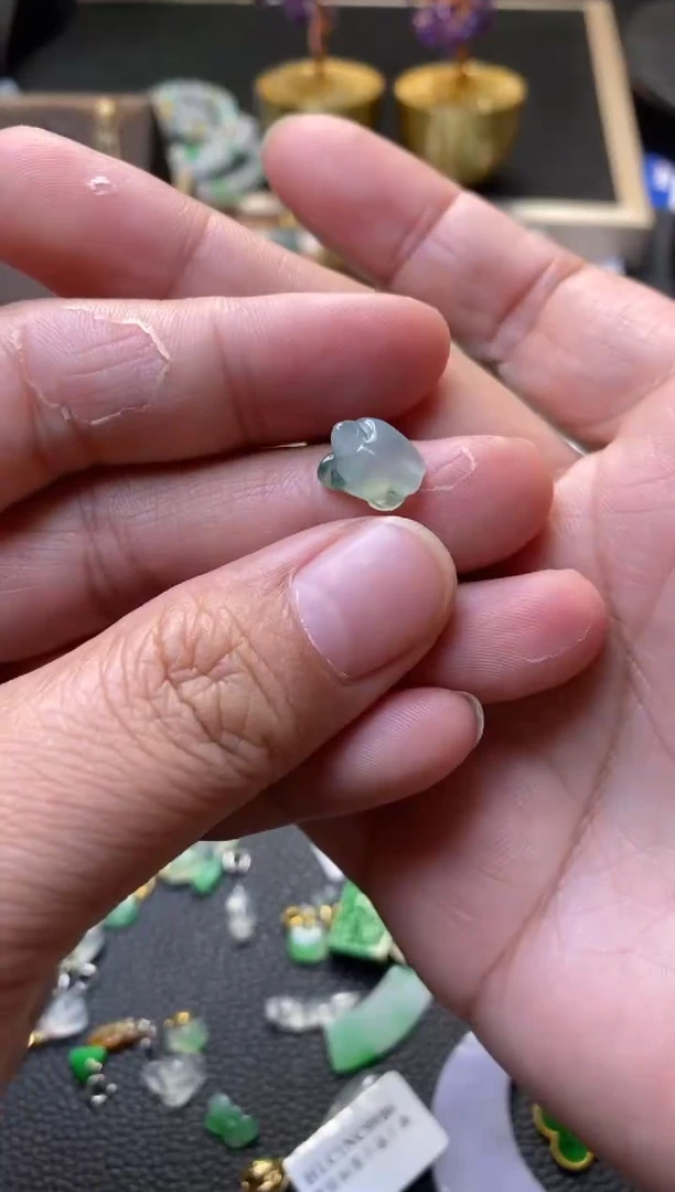 翡翠未镶嵌颈饰翡翠32874