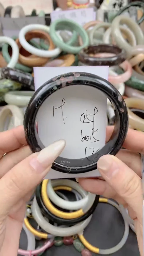 未镶嵌手镯石英质玉059