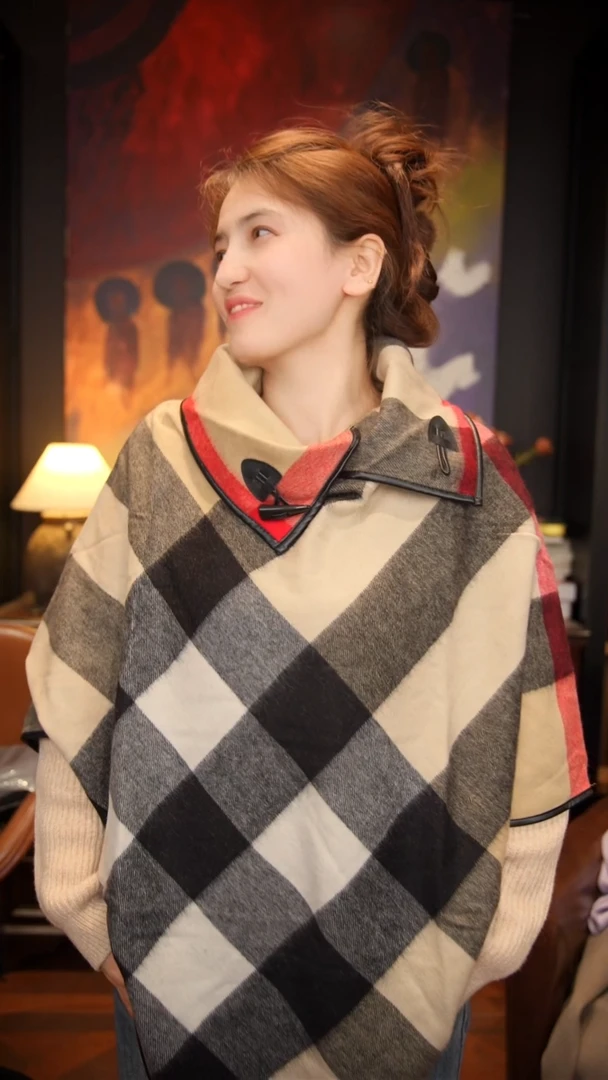 美丽诺羊毛绒斗篷披肩格子