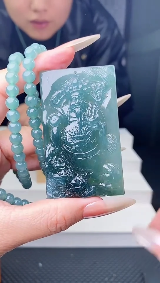 颈饰未镶嵌翡翠