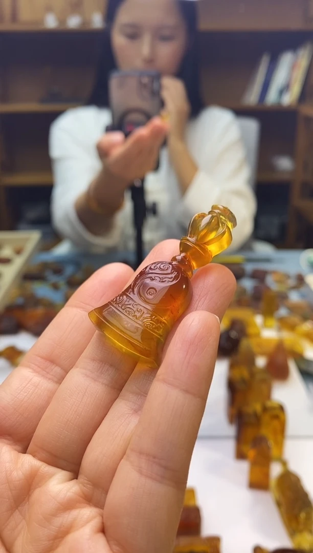 琥珀颈饰未镶嵌SN76-69（三清铃）