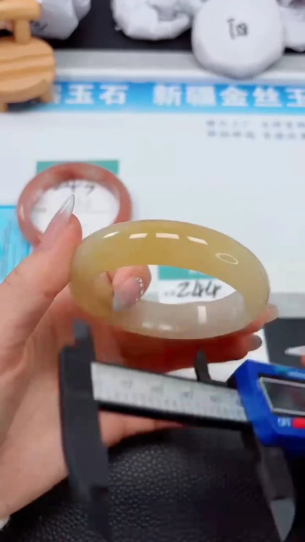 【闪购商品】石英质玉手镯未镶嵌244---55