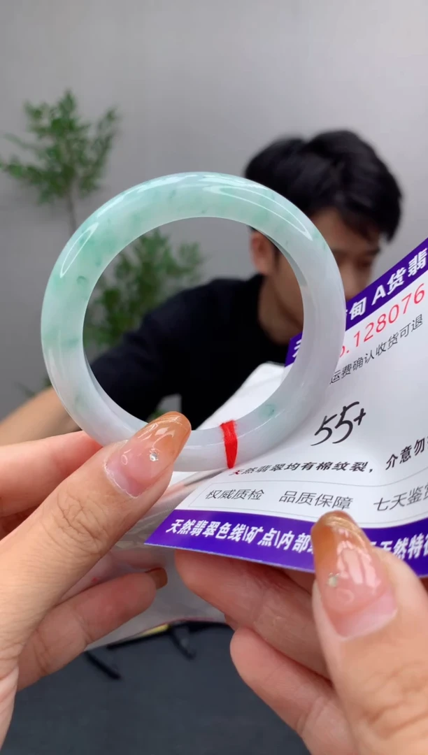 未镶嵌手镯翡翠有纹，完美者勿拍