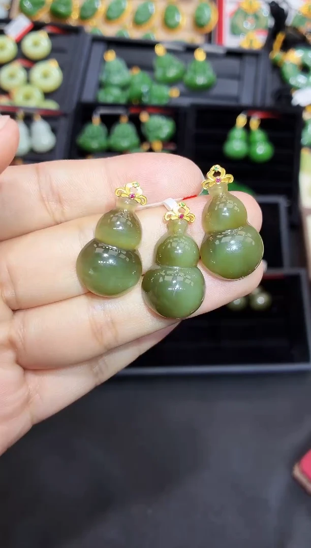 吊坠(赠链)18K金镶嵌和田玉多样性发一