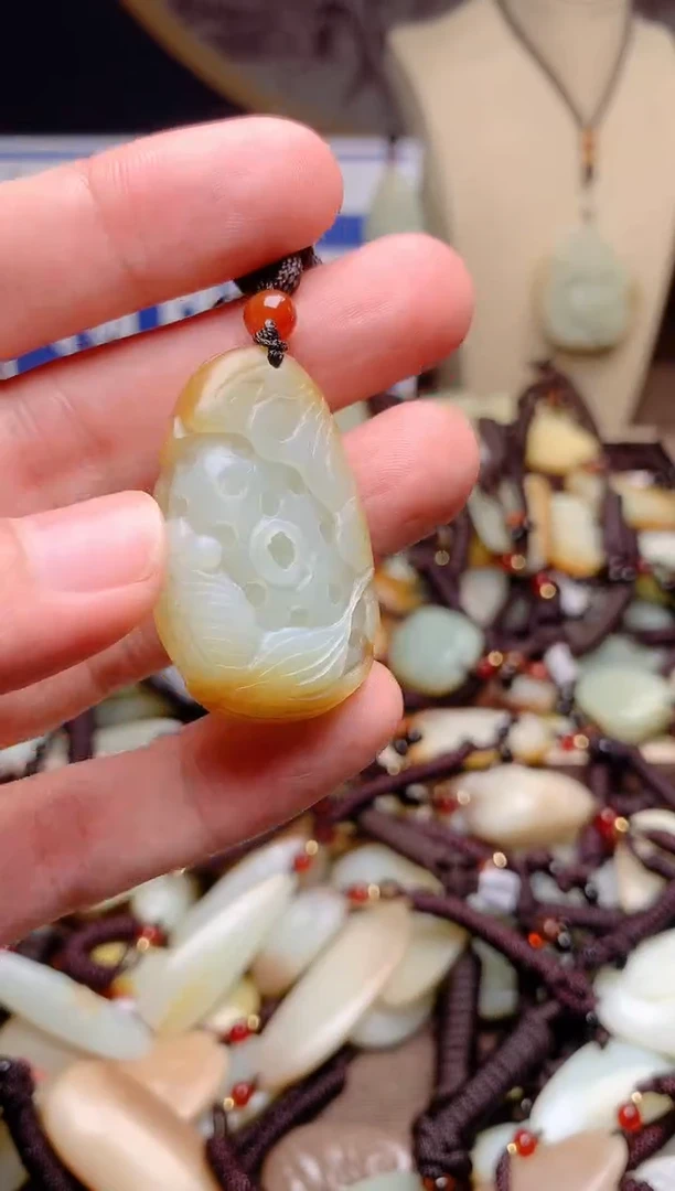 和田玉未镶嵌颈饰1