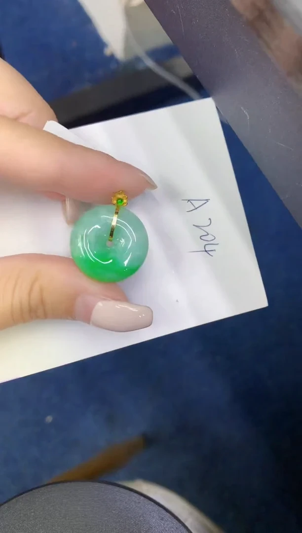 颈饰18K金镶嵌翡翠缅甸天然翡翠A货