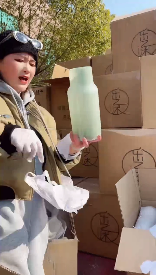 【闪购商品】玻璃海燕微瑕花瓶--S1E10