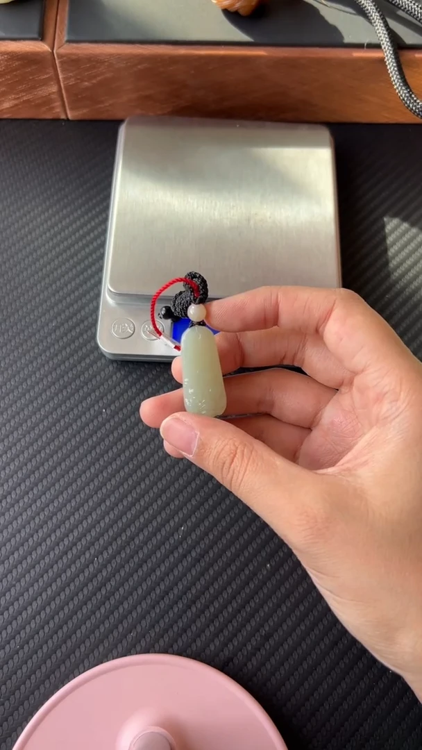 【闪购商品】和田玉吊坠(赠链)未镶嵌且末微色差近矿