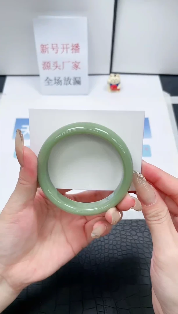 【闪购商品】石英质玉手镯未镶嵌W61-60.5