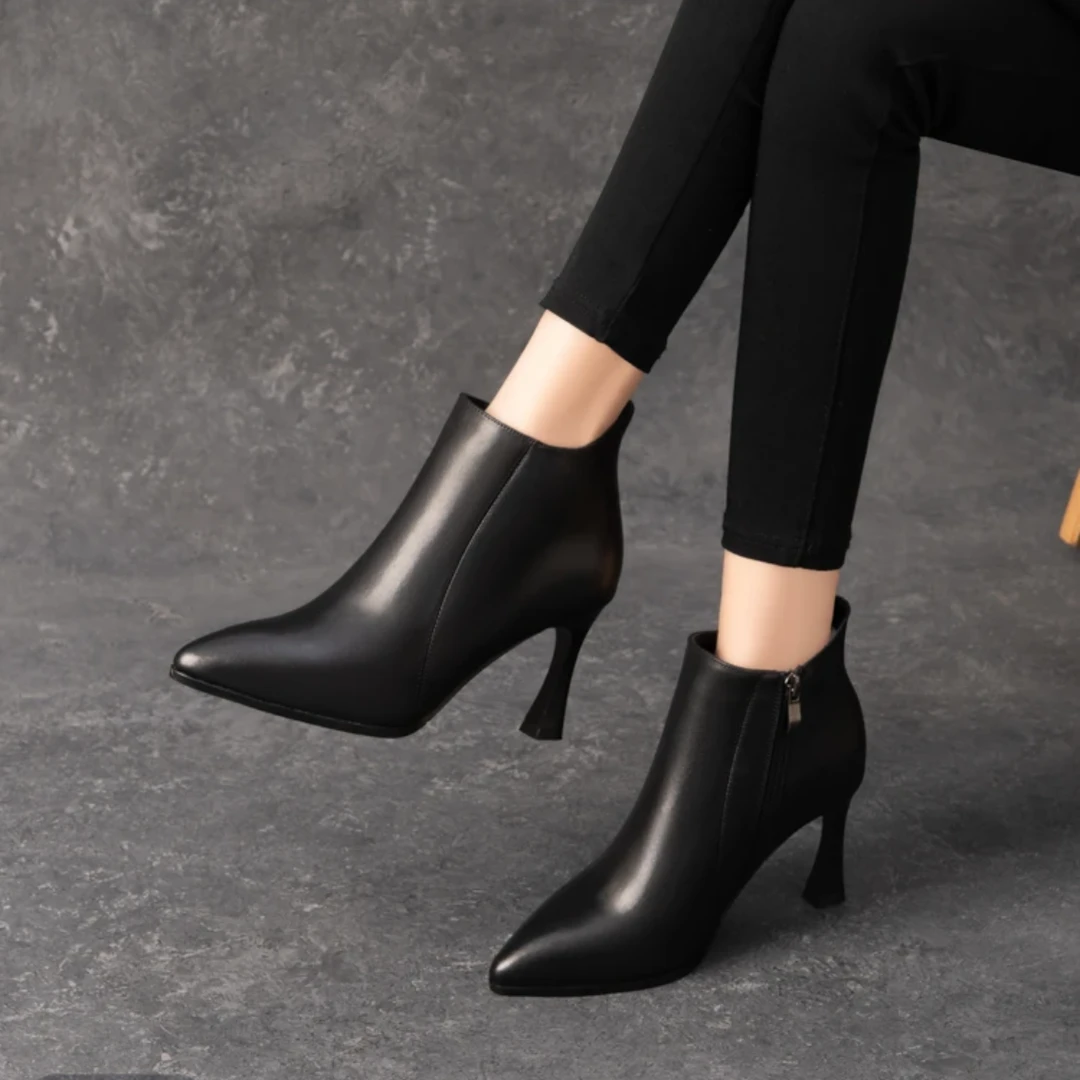 增高显瘦显气质型的小短靴时尚洋气经典百搭