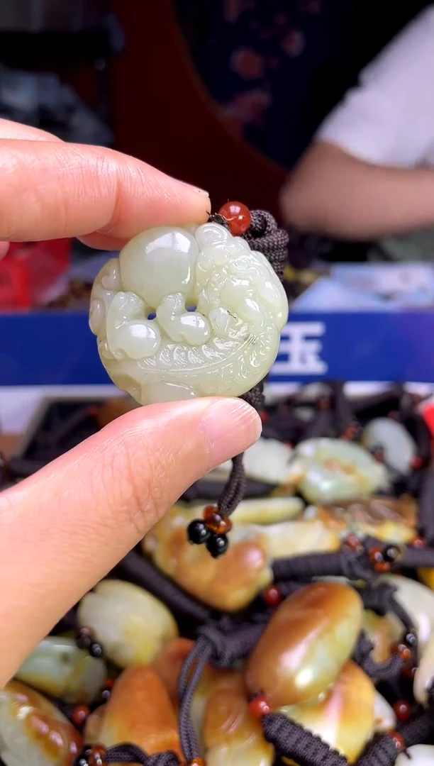 和田玉未镶嵌颈饰1