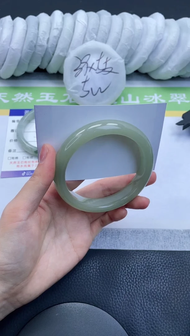 【闪购商品】石英质玉手镯未镶嵌A301-64+