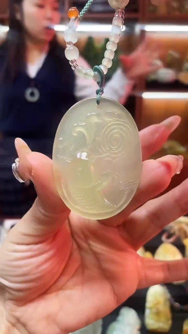 未镶嵌蛇纹石玉吊坠