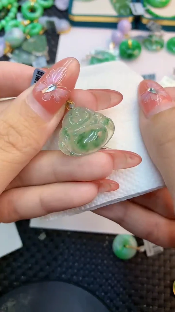 颈饰18K金镶嵌翡翠1