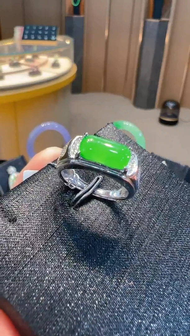 【闪购商品】翡翠戒指合金多样性发货一件
