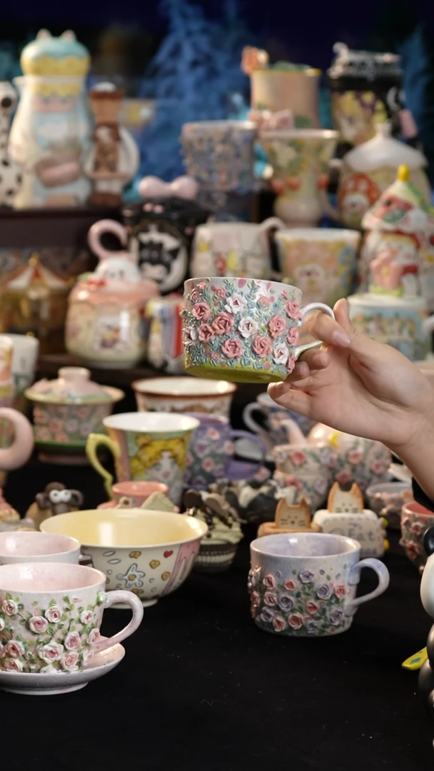 摆件陶景德镇釉下彩手绘设计师款陶瓷