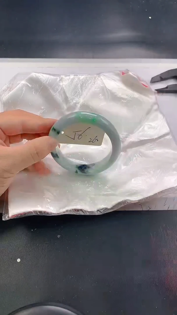 未镶嵌手镯翡翠260
