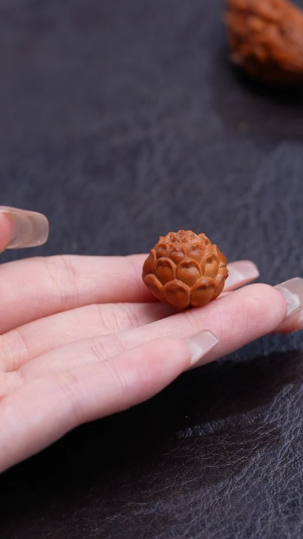 橄榄核吊坠昵*莲花三通