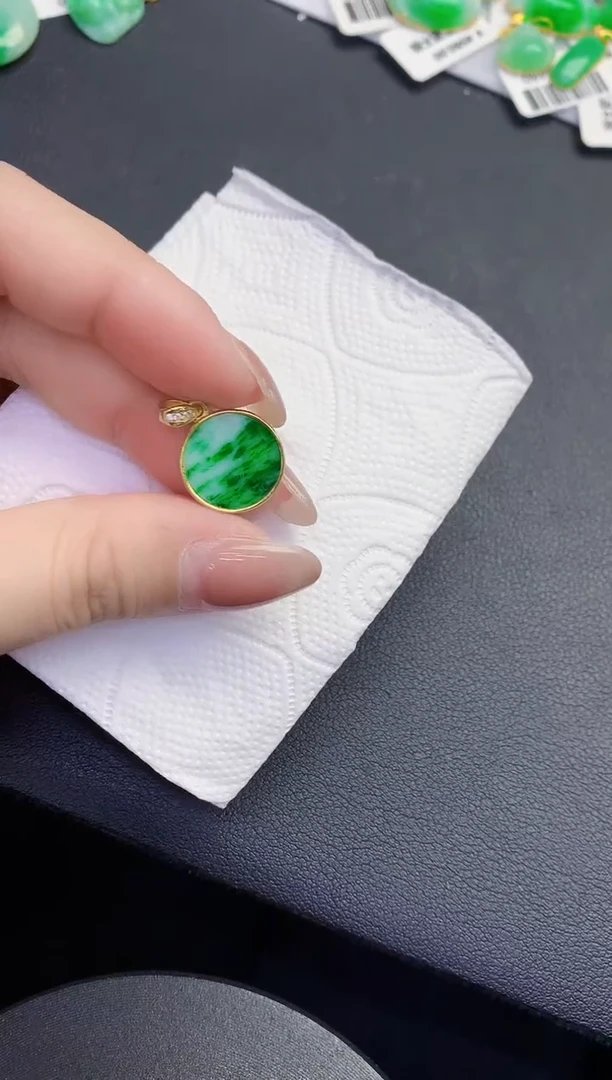 颈饰未镶嵌翡翠缅甸天然翡翠A货