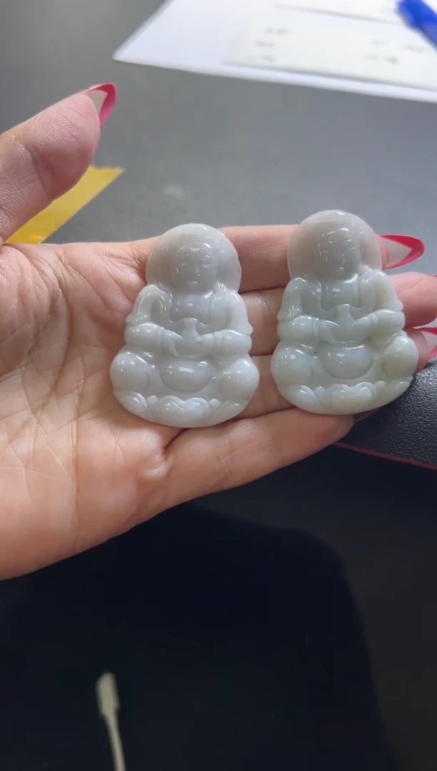 翡翠未镶嵌颈饰有瑕放漏观音牌多样性发其一