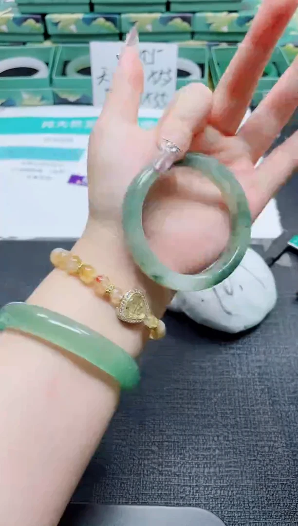 未镶嵌手镯石英质玉71-52