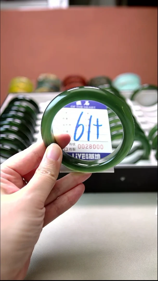 未镶嵌岫玉手镯1