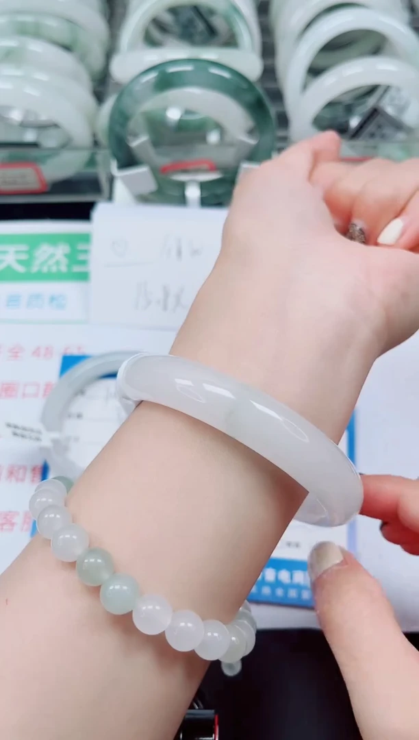 未镶嵌手镯石英质玉105-60/61