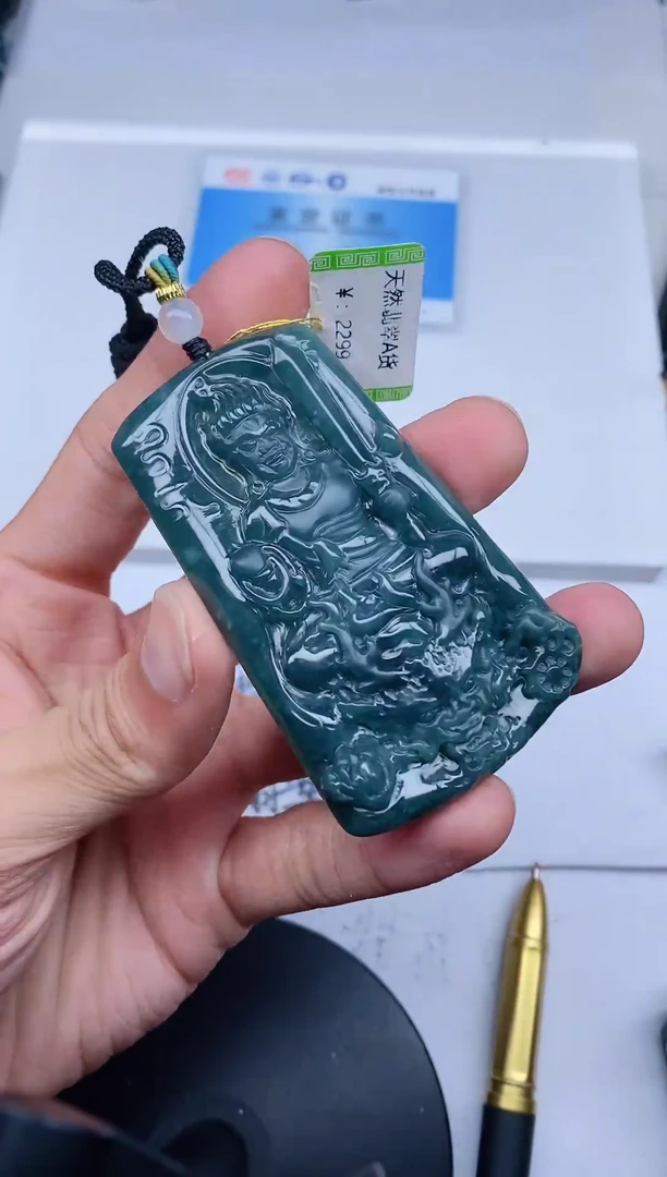 颈饰未镶嵌翡翠