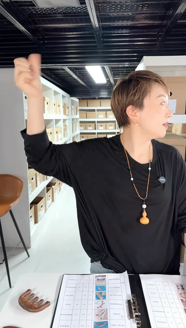 绿檀三角雀按摩梳