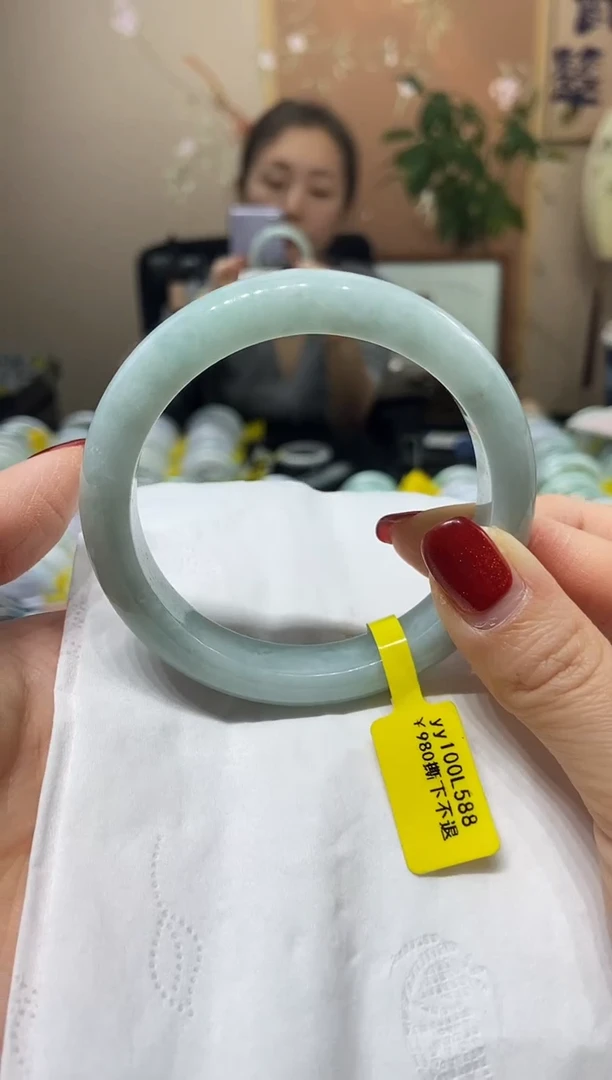 【闪购商品】翡翠手镯未镶嵌58.6圈口