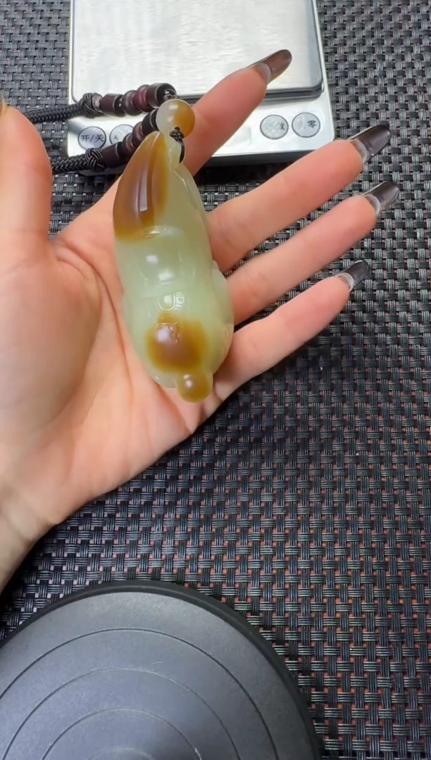 吊坠(赠链)未镶嵌和田玉若羌糖青吊坠