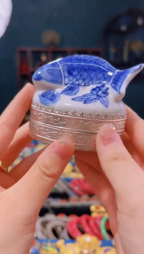 非遗技艺 连年有余小盒 錾刻