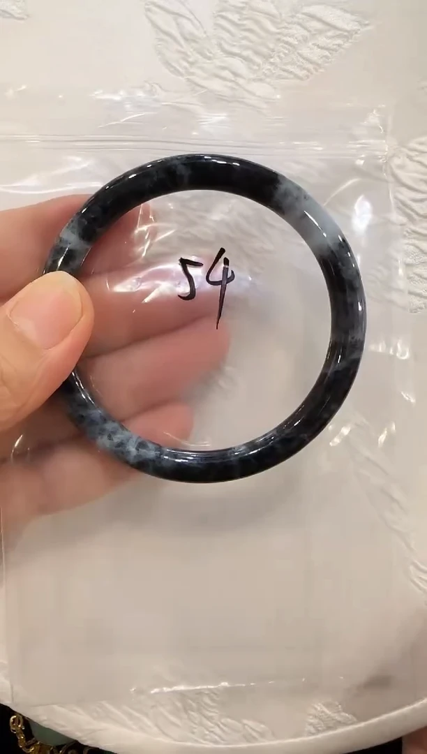 翡翠未镶嵌颈饰54