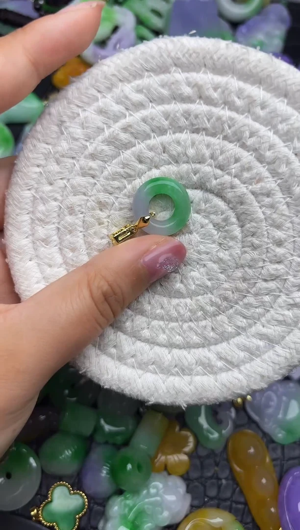 颈饰未镶嵌翡翠缅甸翡翠吊坠