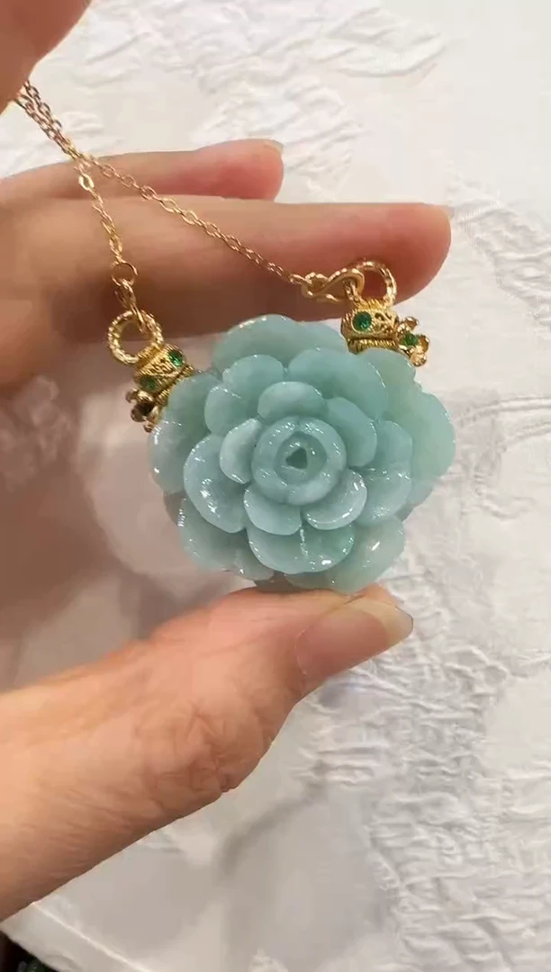 翡翠未镶嵌颈饰国风