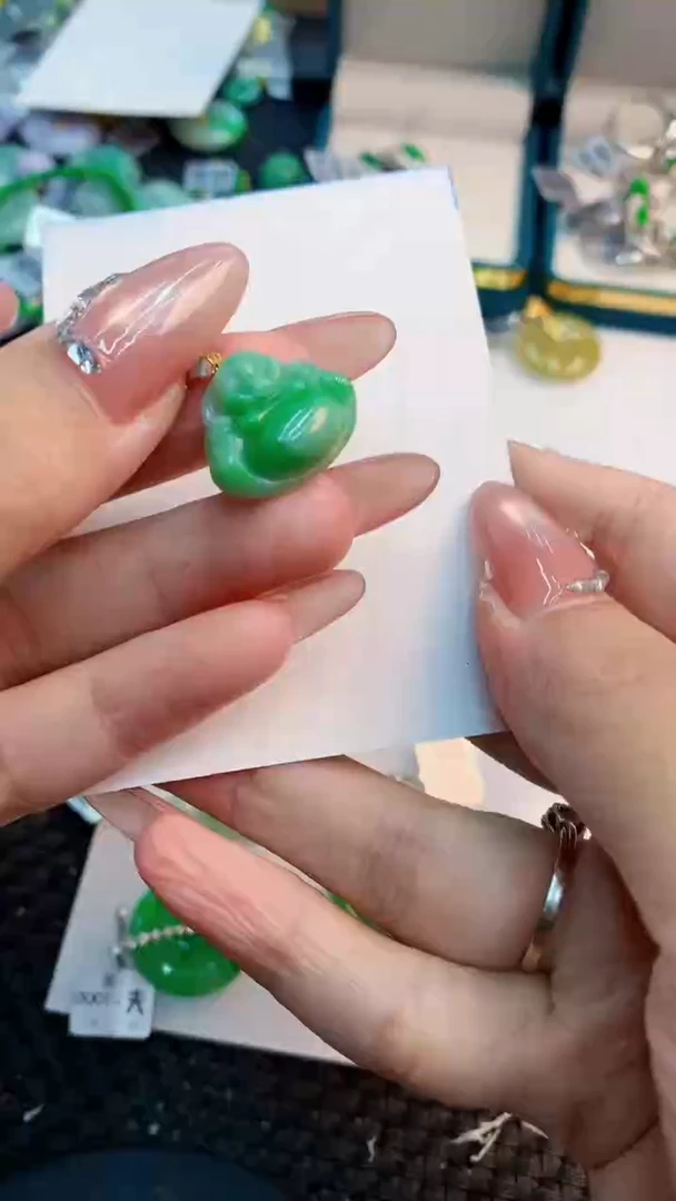 翡翠18K金镶嵌吊坠(不含链)1