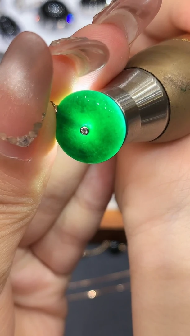 吊坠(不含链)18K金镶嵌翡翠GQY多样性发其一