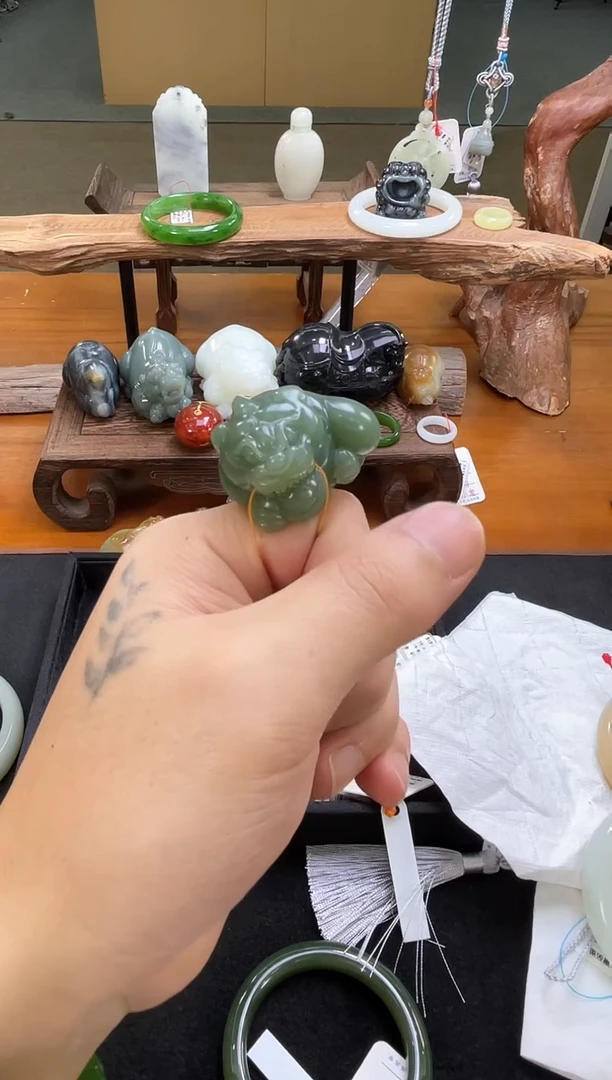 和田玉未镶嵌吊坠(不含链)俄料粉青 貔貅