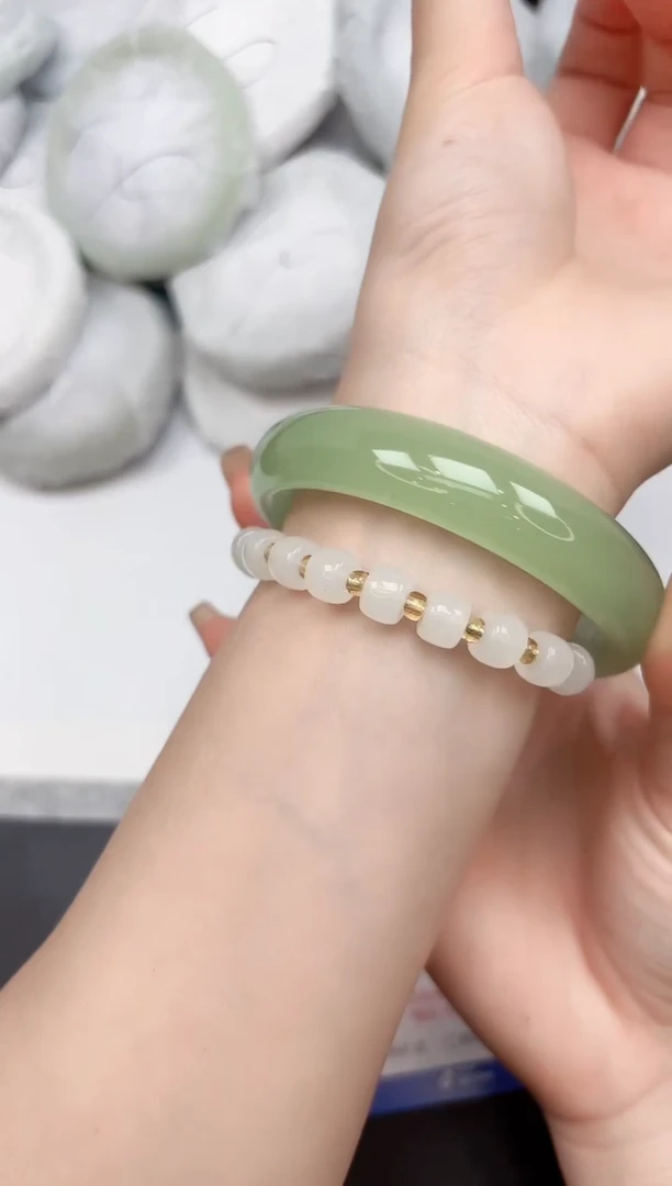 未镶嵌手镯石英岩玉212/60.9