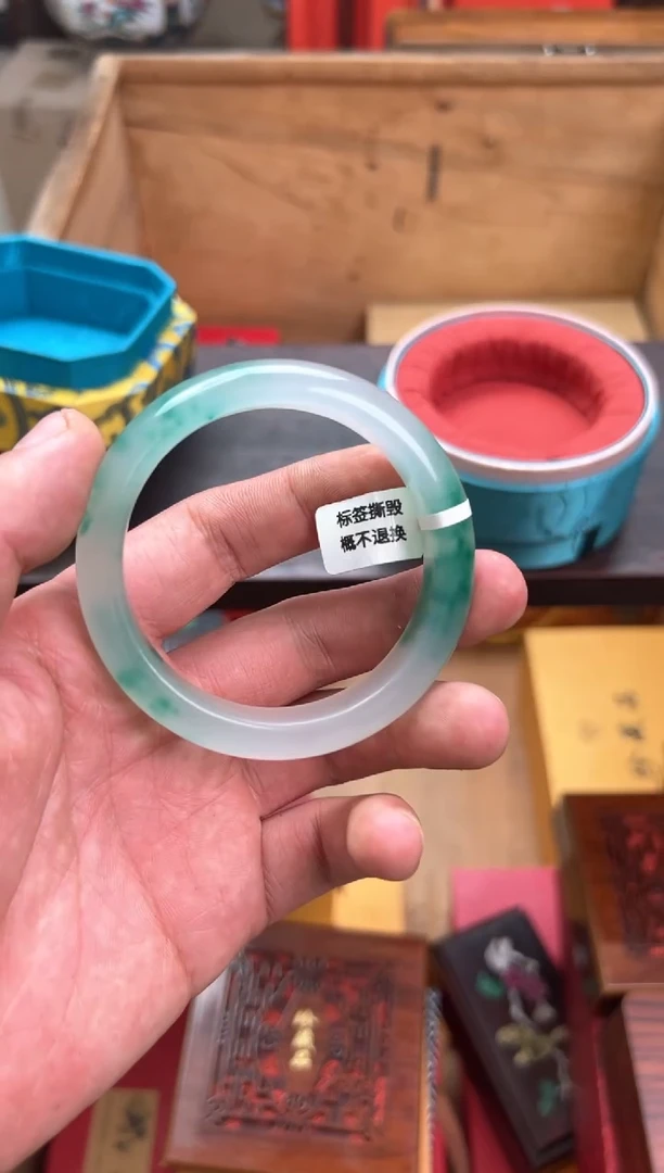 翡翠手镯未镶嵌---------------