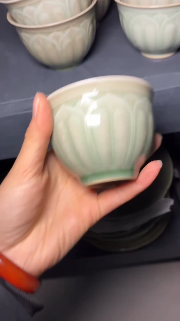 耀州窑仰山天青莲瓣杯微瑕黑