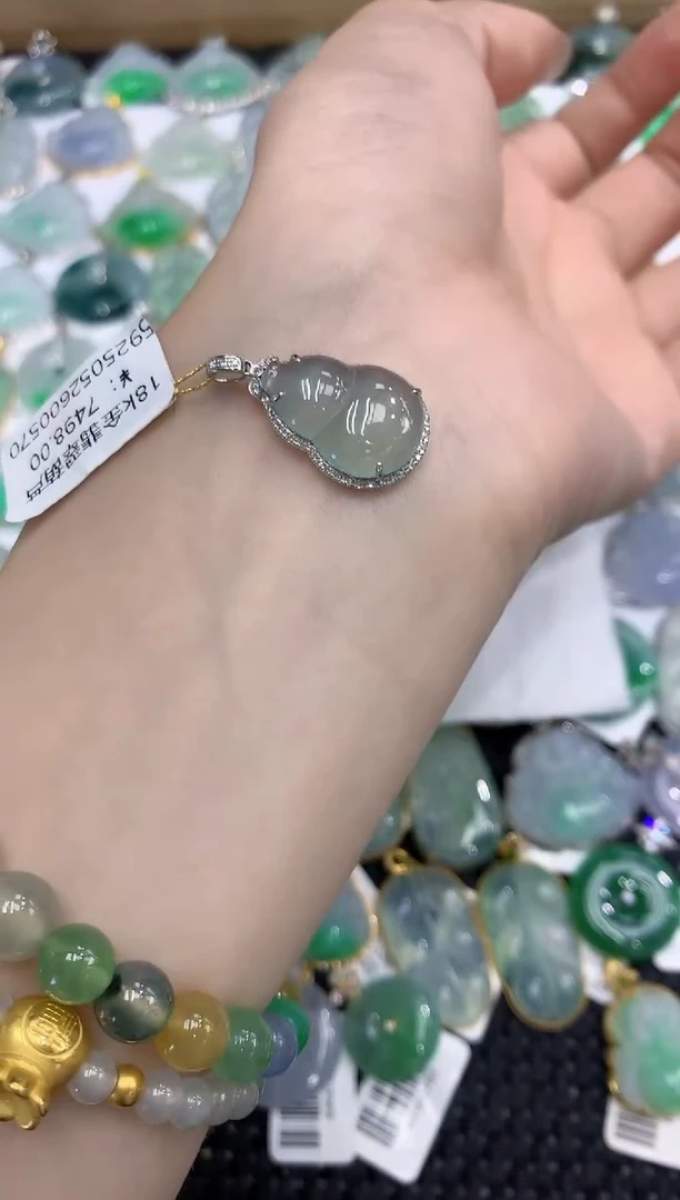 翡翠18K金镶嵌颈饰111111111111