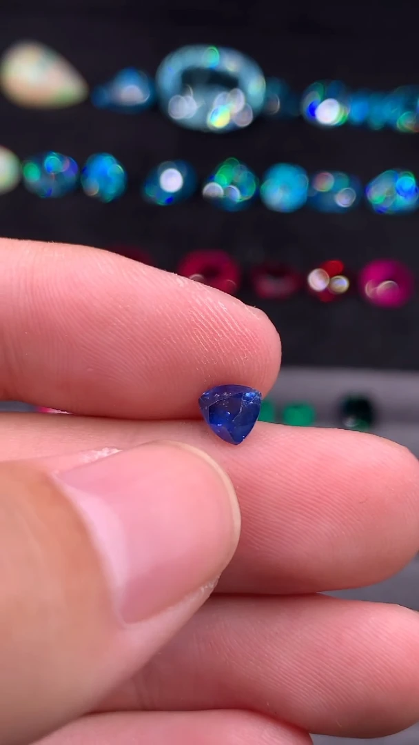 裸石蓝宝石0.93克拉亮色皇家蓝蓝宝石
