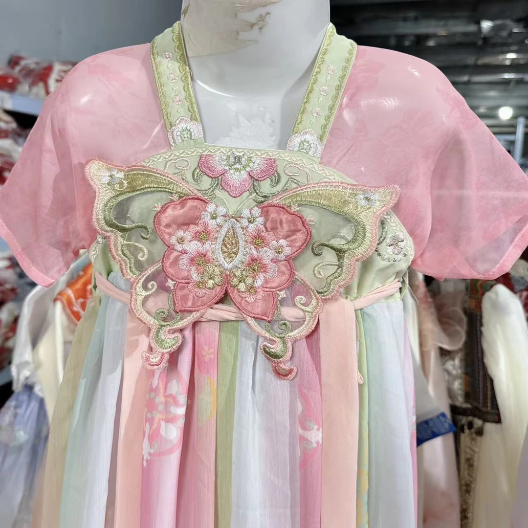 彩虹蝴蝶汉服（身高加10拍）